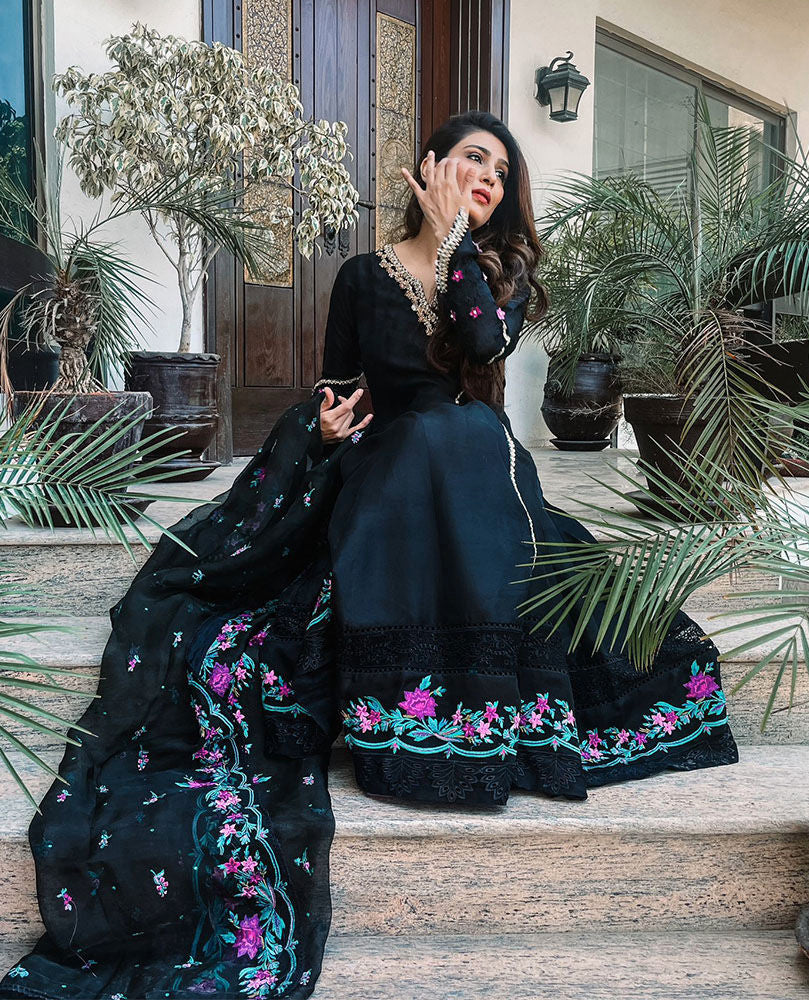 Ania Fawad in Raven Black Kalidaar