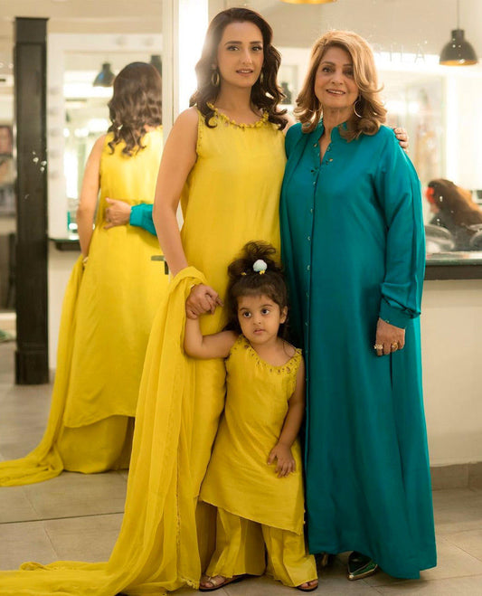 #MomalShaikh with her beautiful mother and daughter giveing us style notes on how to ace the colour block look this Eid!