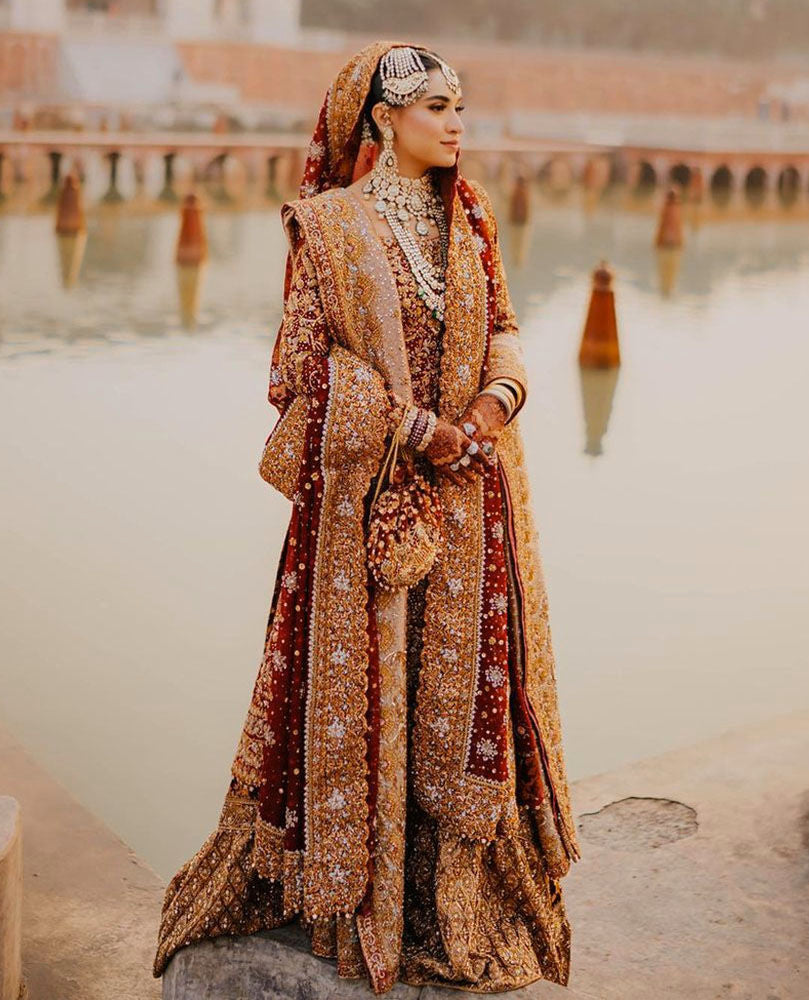 A GLOWING BRIDE IN A TRADITONAL #FARAHTALIBAZIZ ENSEMBLE