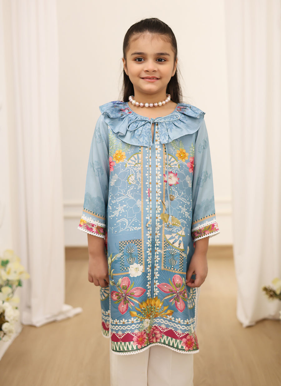 Carla Blossom with pants