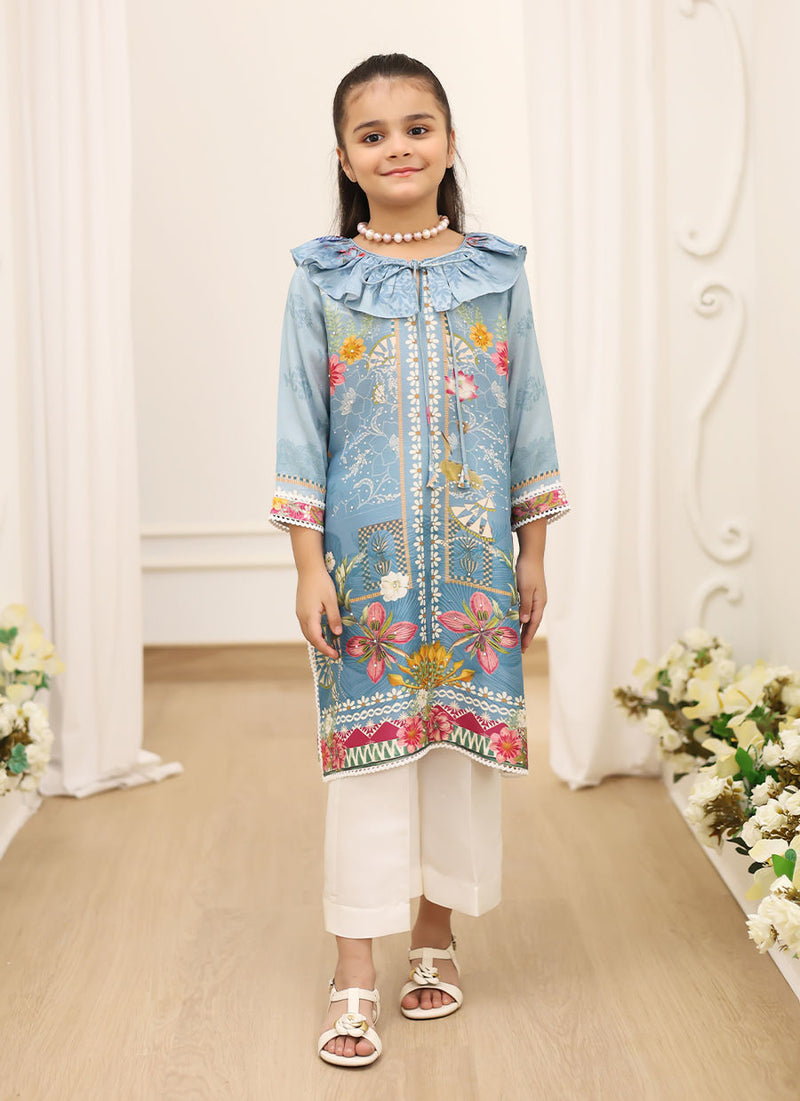 Carla Blossom with pants