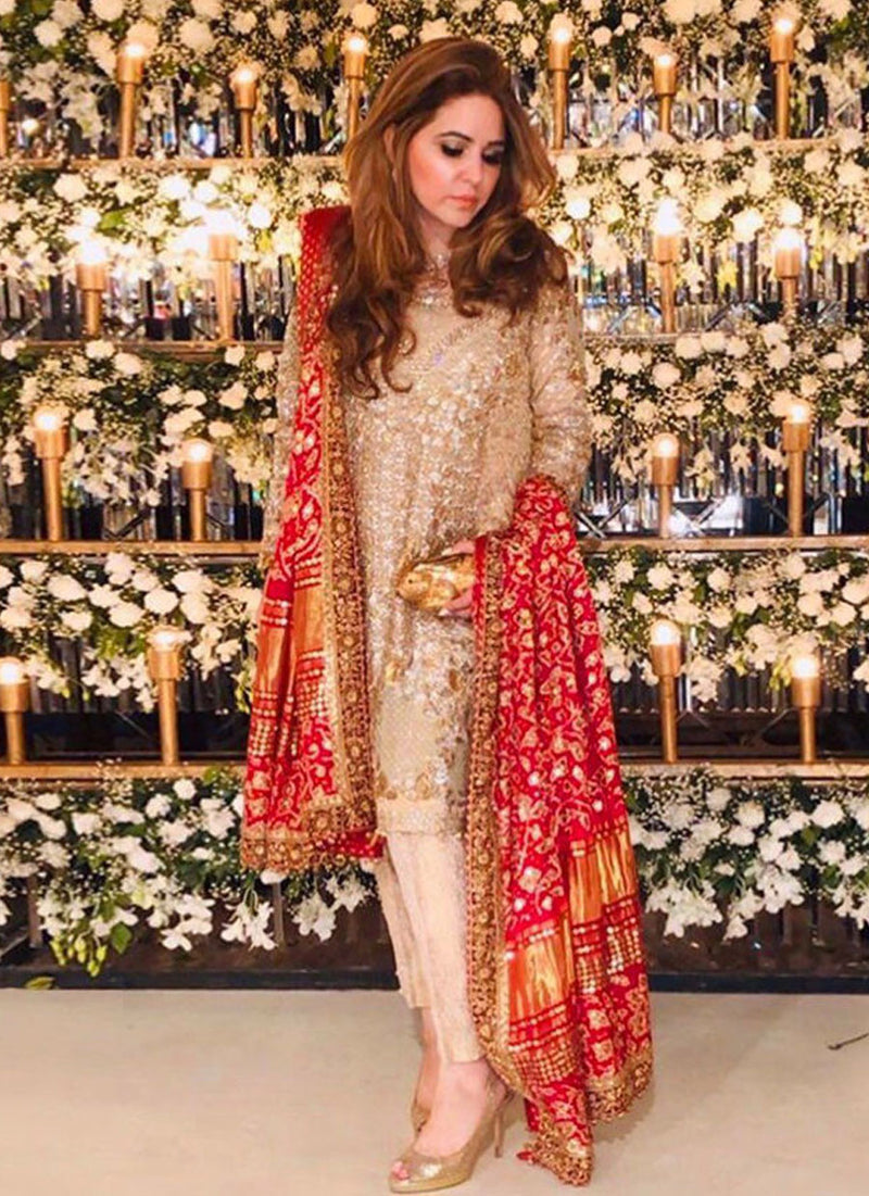Sehr Moiz Makes the Ultimate Style Statement in a Signature #Farahtalibaziz Ensemble