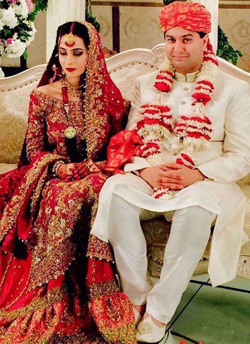 Soha Safdar looked absolutely regal in a Farah Talib Aziz scarlet red bridal