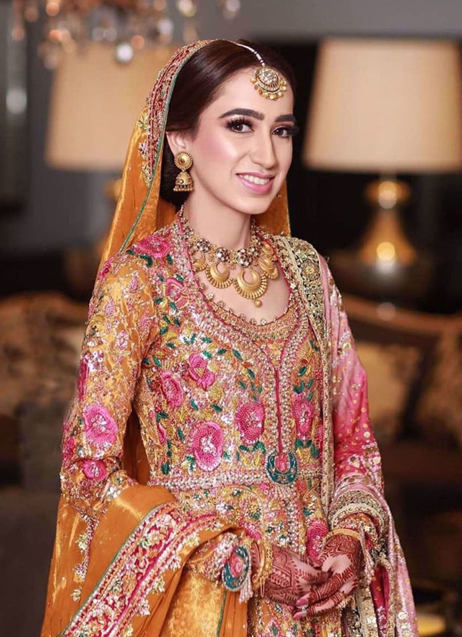 Jannat At Her Mehdni Wearing a Traditional #Farahtalibaziz Kalidaar