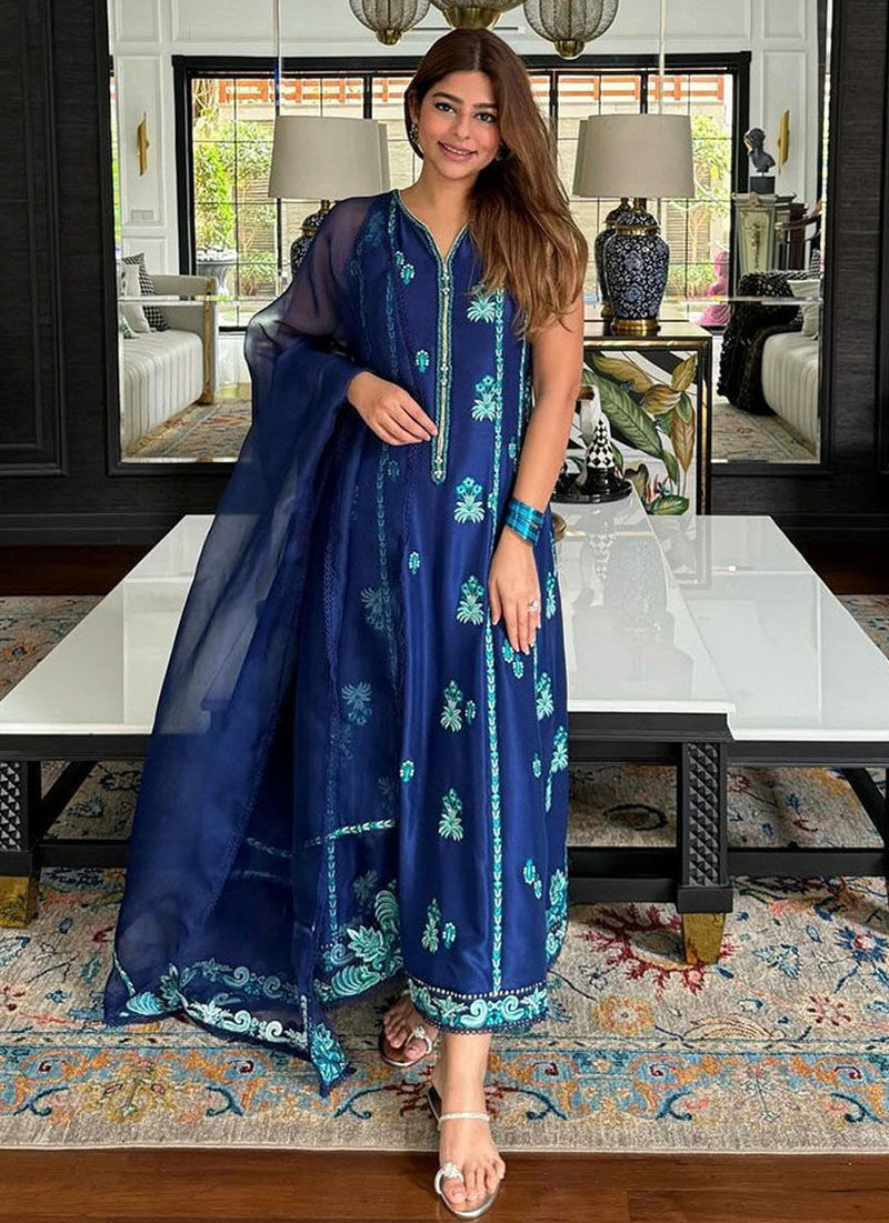 Bareeha in Elsyee Royal Blue
