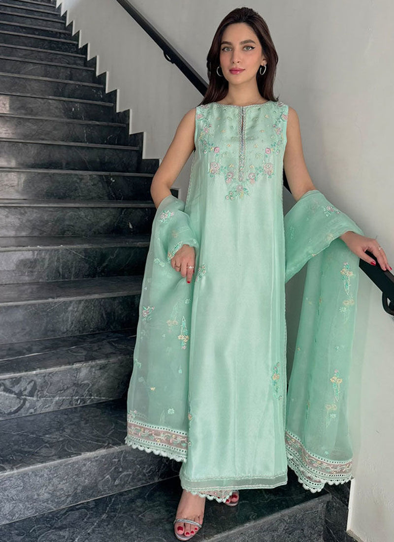 Areesha Kamran in Aurella Mint Shirt