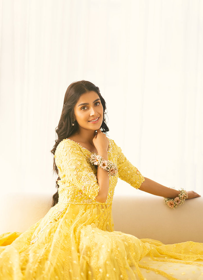 Ayeza Khan in Ray Kalidaar