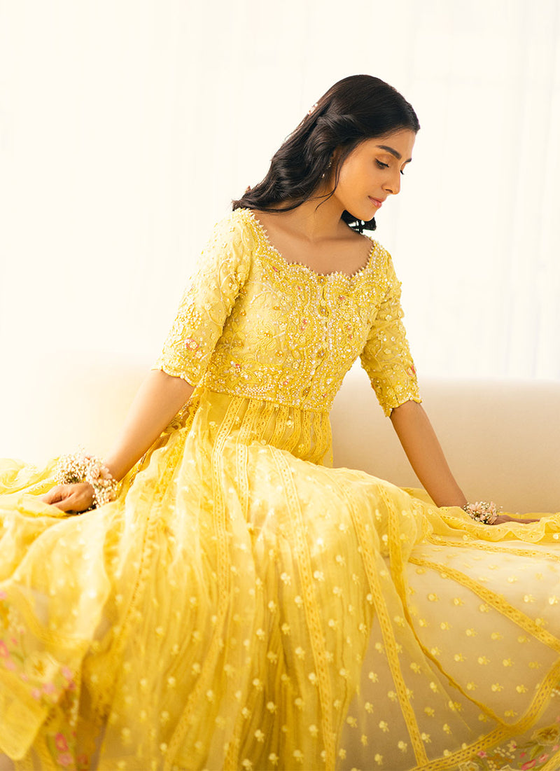 Ayeza Khan in Ray Kalidaar