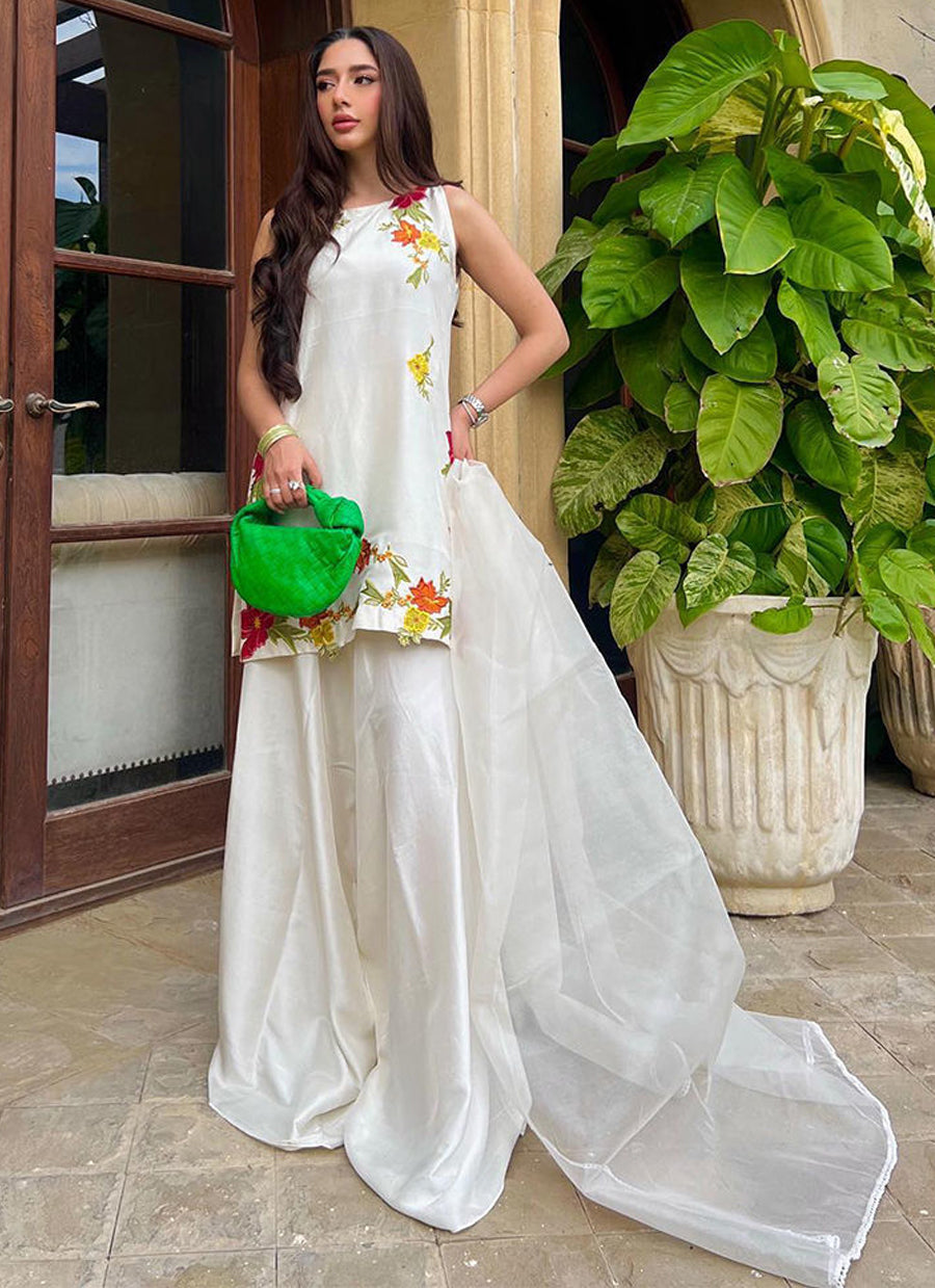 Alyana Shamsi In Juliet Ivory