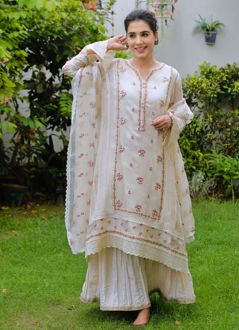 Mansha Pasha Celebrating Eid in Pristine Ivory #FTA Ensemble.