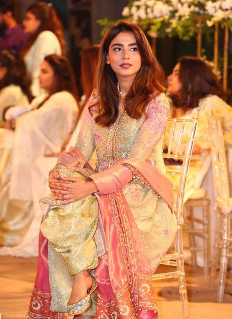 Beautiful Mansha Pasha looking uber festive of rose gold and mint green!