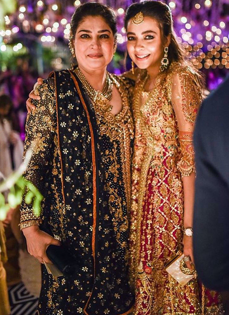 The gorgeous mother of the bride Asma Malik along with Maliha Aziz looking beautiful in Farah Talib Aziz angarkhas