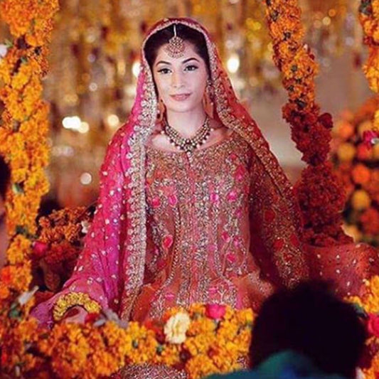 Hira Khalid, breath taking in Farah Talib Aziz on her Mehndi