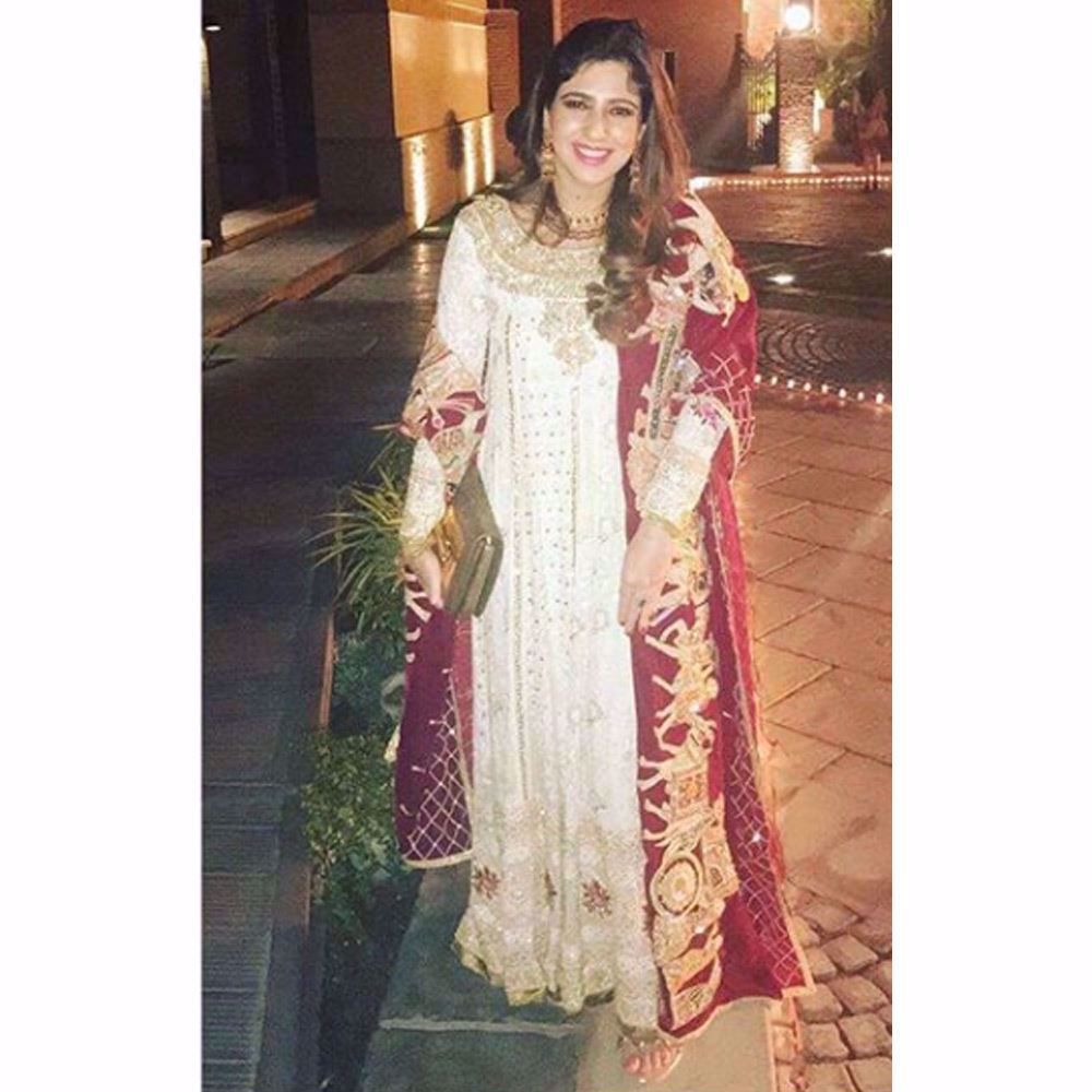 Saba Pervez Dada glowing in a Farah Talib Aziz kalidaar peshwas