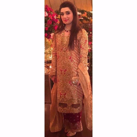 Saniya looking beautiful in a custom Farah Talib Aziz ensemble