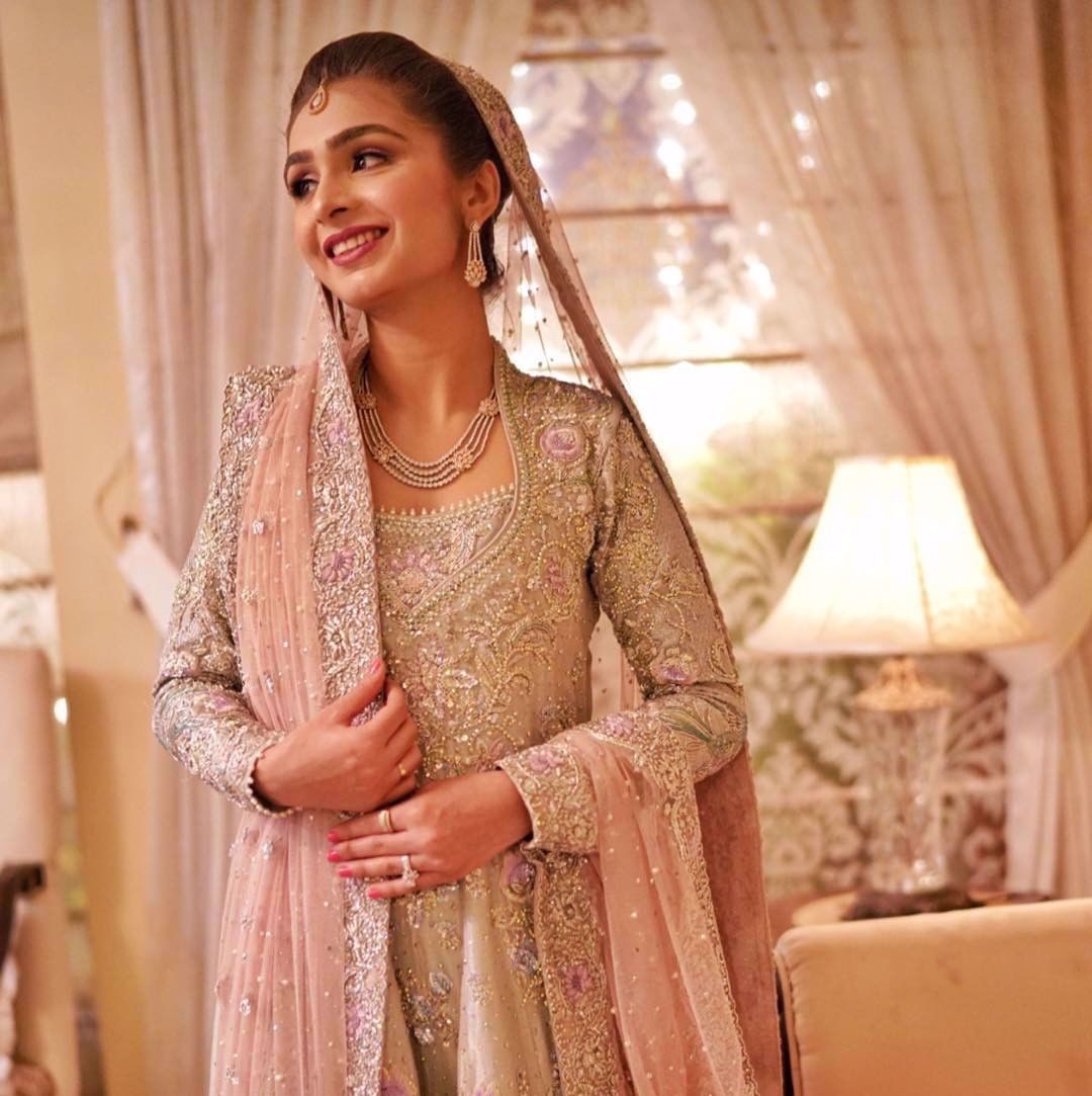 Sanila Arsal looking utterly mesmerising at her Walima in a signature #Farah Talib Aziz