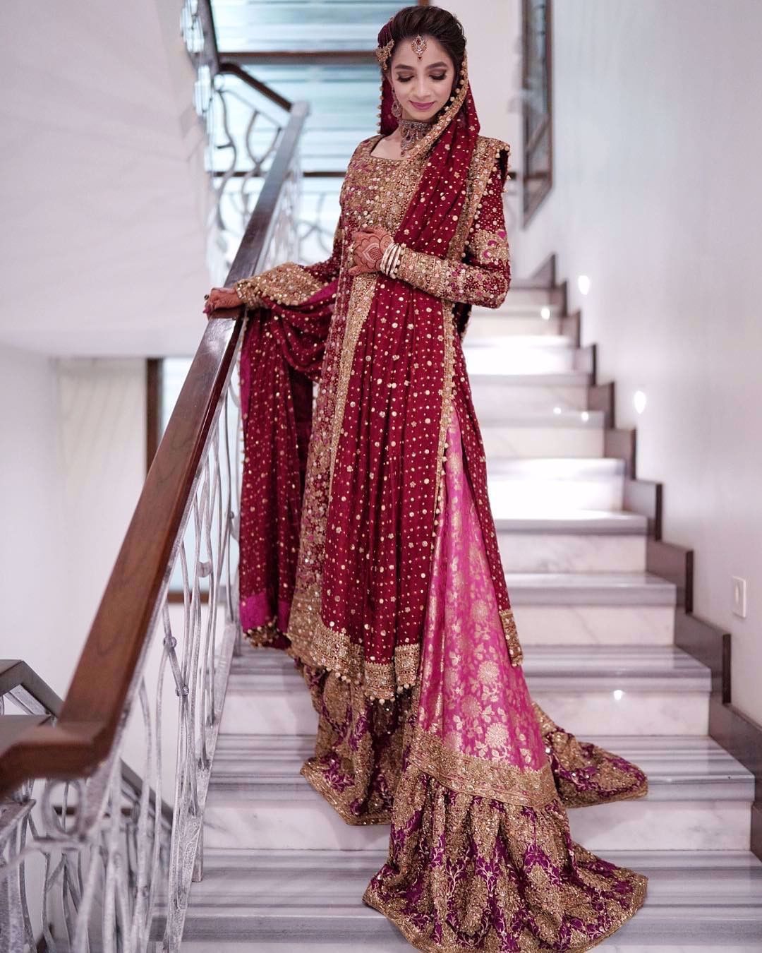 Hadia Ibrahim Ahmedani, breathtaking at her wedding in a traditional #Farah Talib Aziz scarlett red ensemble