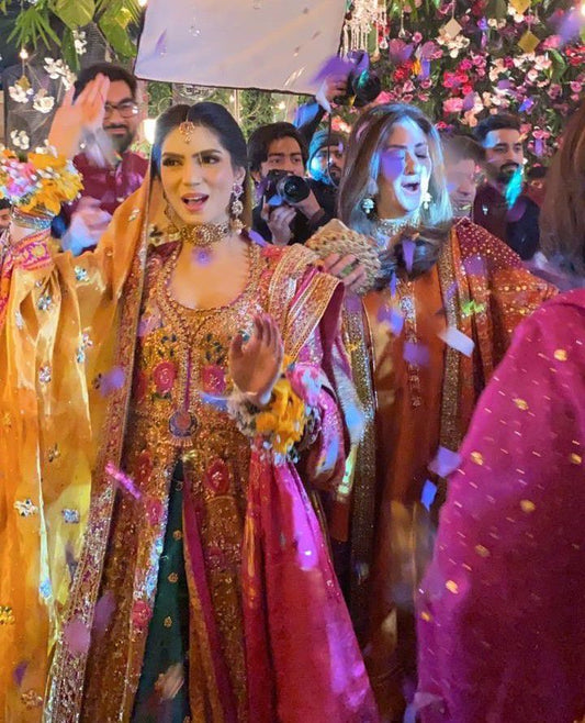 Kinza is the picture of a glowing bride in a traditonal #FarahTalibAziz ensemble