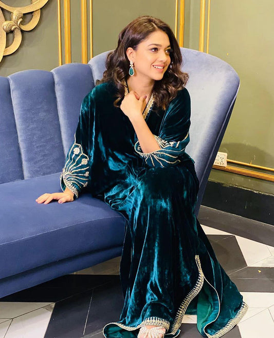 Sanam Jung is gorgeous in our RTW emerald velvet kaftaan